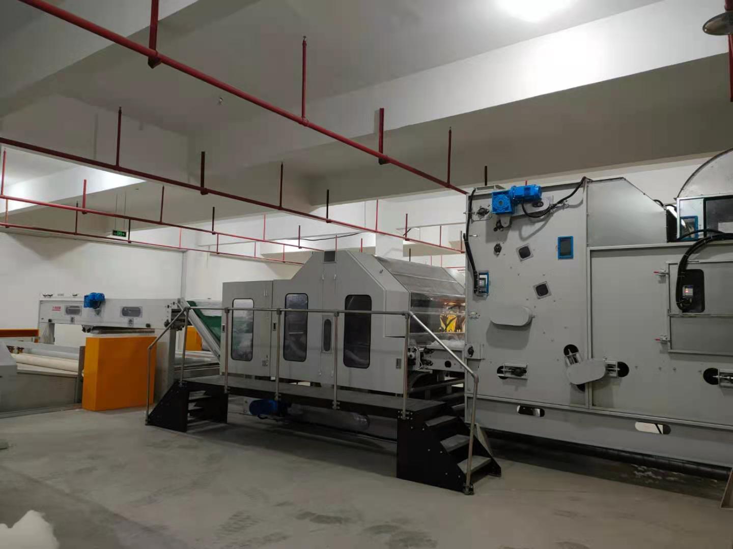 被褥生產(chǎn)線(xiàn)-帶裝套機(jī)